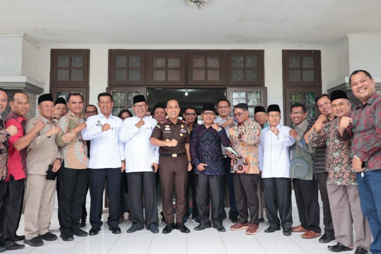Jalin Silaturahmi Umat Beragama, Kajati Bengkulu Bersama Panitia Natal Oikumene ke MUI Provinsi Bengkulu