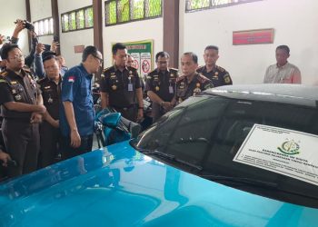 Kajati Bengkulu Periksa Mobil Mewah Grade Premium Hasil Sitaan Kasus Tambang Batu Bara