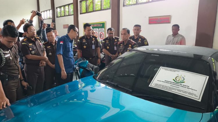 Kajati Bengkulu Periksa Mobil Mewah Grade Premium Hasil Sitaan Kasus Tambang Batu Bara