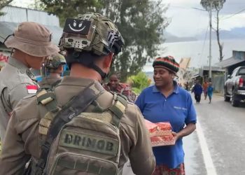 HUT Brimob ke-80, Satgas Ops Damai Cartenz Sektor Paniai Gelar Bakti Sosial