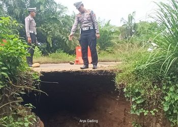 Jalan Penghubung Pasar Sembayat – Bunga Mas Seluma Timur Ditutup Sementara, Rawan Dilintasi Kendaraan