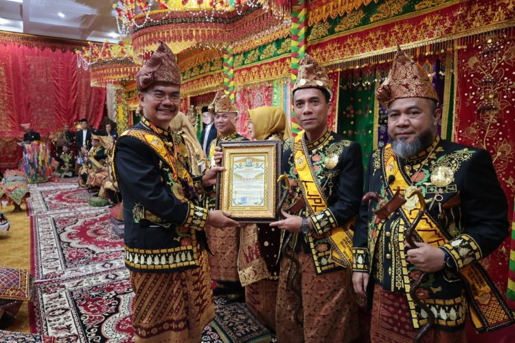 Kepala Kejaksaan Tingg Bengkulu Terima Gelar Adat “Depati Bangsa Radin”