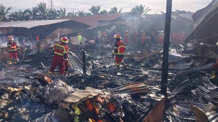 Pasar Karmia Jaya di Simpang Kandis Kota Bengkulu Terbakar