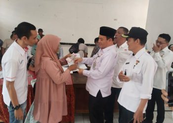 BLT Kesra Cair , Pj Sekda Provinsi Bengkulu Serahkan BLT Kesra Bagi KPM di Panti Jompo