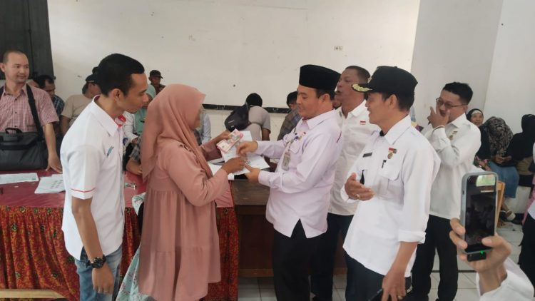 BLT Kesra Cair , Pj Sekda Provinsi Bengkulu Serahkan BLT Kesra Bagi KPM di Panti Jompo