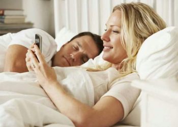 Kenali Ciri-ciri Istri Selingkuh, Sinyal Halus yang Perlu Diwaspadai