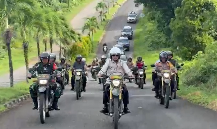 Bupati Seluma Bersama Kapolres dan Dandim Motoran Cek Gereja