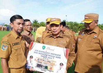 Apel Gabungan Tutup Akhir Tahun 2025, Ini Nama 3 ASN  yang Dapat Hadiah Umroh dari Walikota Bengkulu