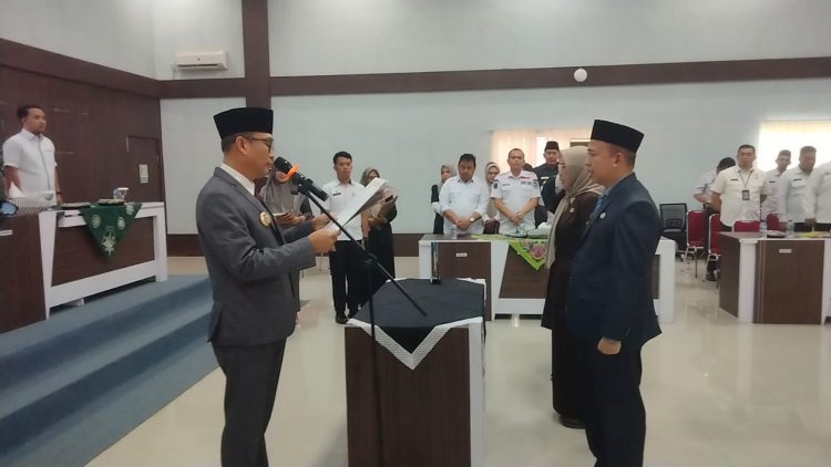 Staf Ahli Bidang Pemerintahan Rejang Lebong Dilantik Bupati Kepahiang Jadi Kepala BKPSDM