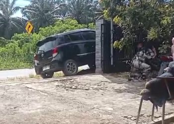 Kecelakaan Tunggal di Seluma, Minibus Seruduk Pagar Rumah Warga