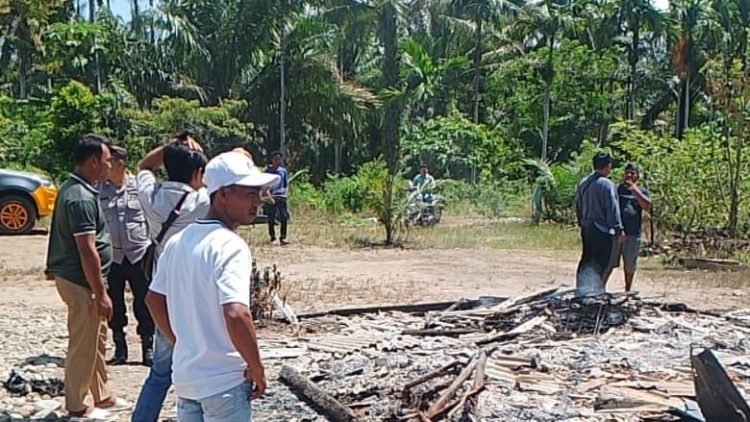 Dipicu Ribut Pasutri, Rumah Berukuran 4×6 Meter di Seluma Habis Terbakar