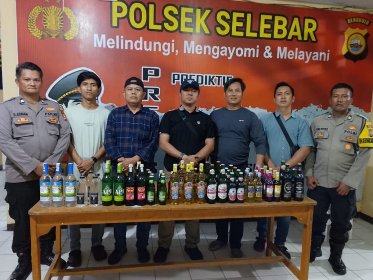 Operasi Pekat Nala 2025: Polsek Selebar Sita Ratusan Botol Miras dan Miras Tradisional Tuak