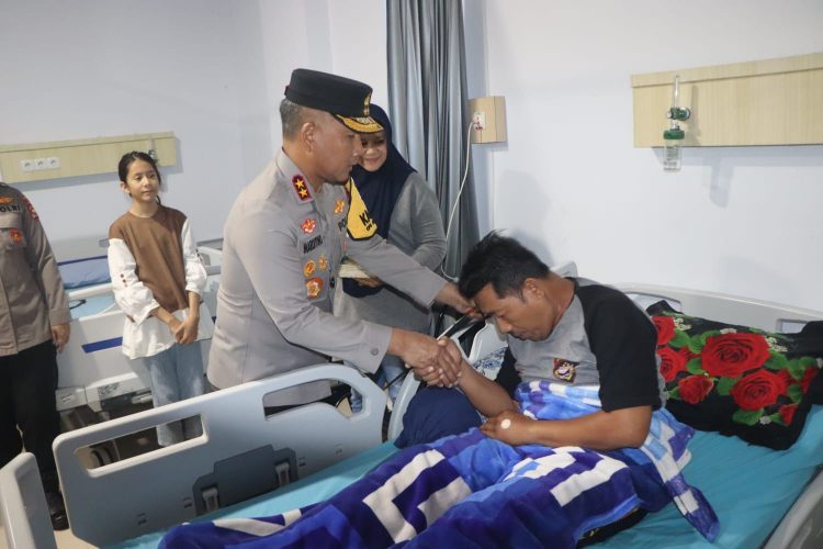 Kapolda Bengkulu Anjangsana Jenguk Personel Sakit di RS Bhayangkara