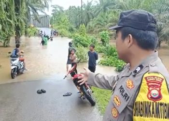 Ruas Jalan Kembang Ayun-Pagar Dewa Bengkulu Tertutup Banjir