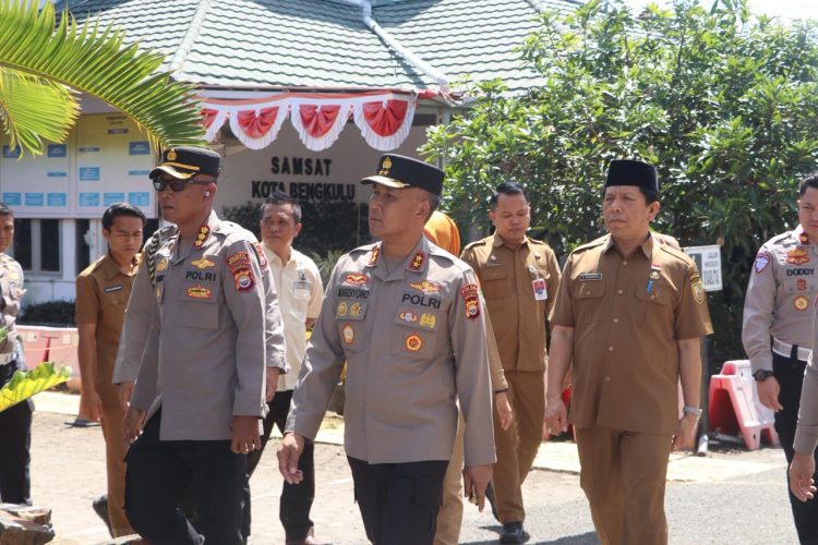 Perintah Kapolda Bengkulu Saat Tinjau Layanan Samsat dan Pos Lalu Lintas Simpang 5