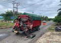Truk Dyna Remuk Usai Hantam Bokong Truk Hino di Bengkulu Selatan