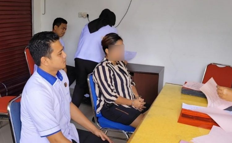 Penyidik Subdit Indagsi Ditreskrimsus Polda Bengkulu Serahkan Pengedar Samcodin ke Jaksa