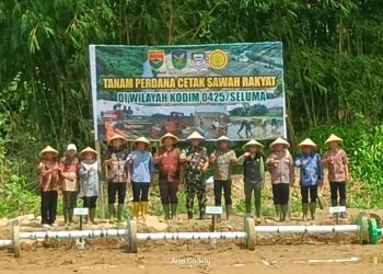 Kodim 0425/Seluma Tanam Padi Perdana Cetak Sawah di Ulu Talo