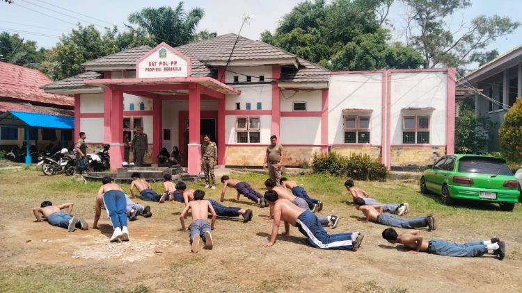 Satpol PP Amankan Belasan Pelajar Kota Bengkulu Bolos Sekolah