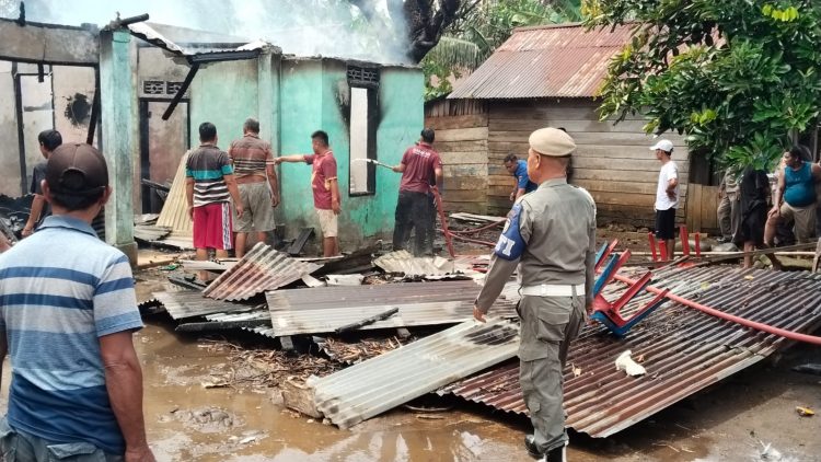 Kebakaran Rumah di Kecamatan Lais Bengkulu Utara, Uang Tunai Rp 300 Juta dan 10 Sertifikat Jadi Abu