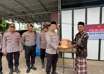 4 Pesantren Terdampak Banjir di Pidie Jaya Dapat Bantuan Alquran dari Polri