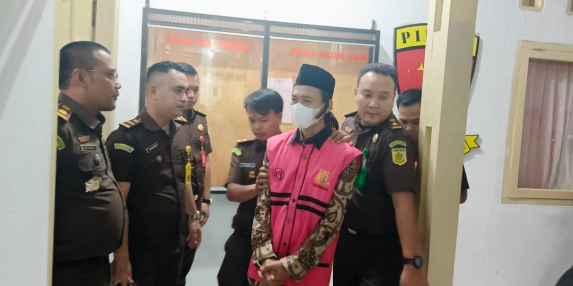 Mantan Anggota DPRD Kaur dan Bendahara Ditahan Kejari Kaur