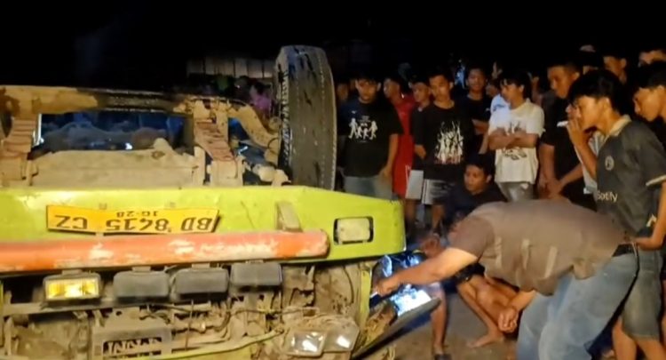 Identitas Sopir Truk Kontainer yang Terguling di Bawah Jembatan Fly Over Seluma, Kelahiran Desa Padang Peri