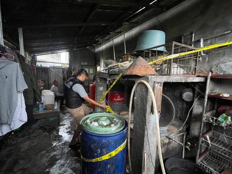 Ditreskrimsus Polda Bengkulu Gerebek 2 Pabrik Arak Rumahan di Kabupaten Rejang Lebong