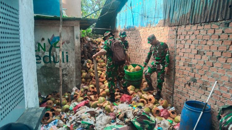 Ratusan Personel TNI di Bengkulu “Serbu” Kawasan Pantai Panjang Gara-gara Bau BUSUK Menyengat
