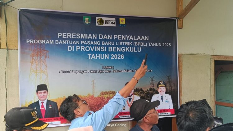 Program Listrik Gratis, Gubernur Bengkulu Helmi Hasan Serahkan kWh Listrik Gratis di Kabupaten Seluma