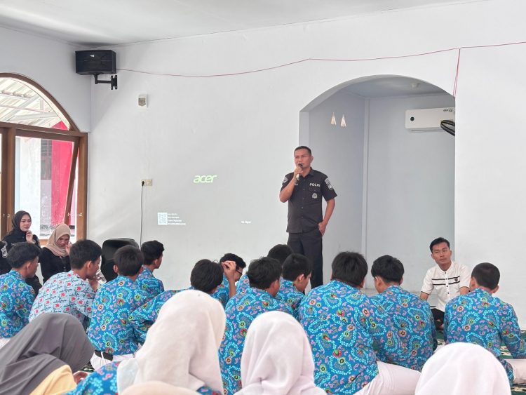 Bid Humas Polda Bengkulu Edukasi Pelajar Mengenai Etika Bermedia Sosial dan Bahaya Cyberbullying