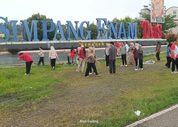 Jumat Bersih, Pemkab Seluma Kerahkan PNS dan PPPK Bersihkan Jalan 2 Jalur Kota Tais
