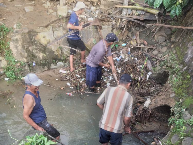 Cara Warga Kelurahan Lubuk Kebur Seluma Cegah Banjir