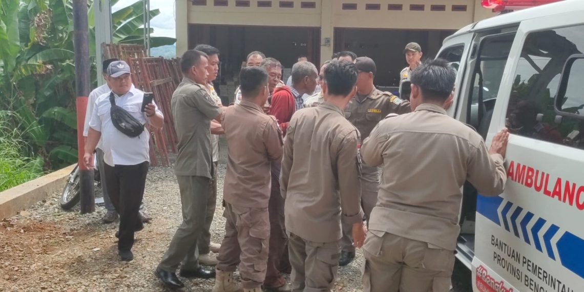 Satpol PP Seluma Amankan ODGJ yang Kerap Mengamuk dan Meresahkan Warga