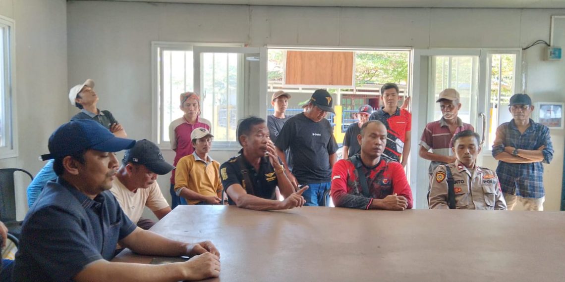 Petani 3 Desa Geruduk Bendung Air Alas, Desak Pihak Pengelola Buka Irigasi