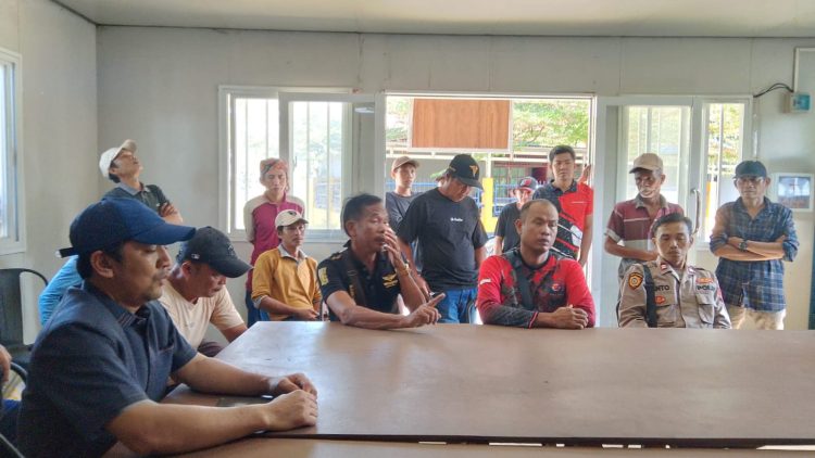 Petani 3 Desa Geruduk Bendung Air Alas, Desak Pihak Pengelola Buka Irigasi