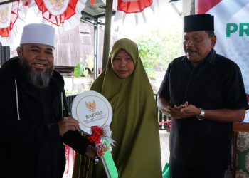 Gubernur Helmi Hasan Serahkan Kunci Rumah Layak Huni bagi Warga Desa Pito Kepahiang