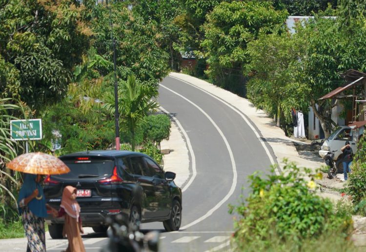 Pesan Gubernur Helmi Hasan Saat Tinjau Ruas Jalan Ketahun–Napal Putih “Jangan Mudah Terpancing Provokator”