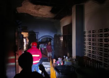 Nyaris Terjebak Kobaran Api, Pasangan Lansia di Bengkulu Utara Selamat Berkat Ayam