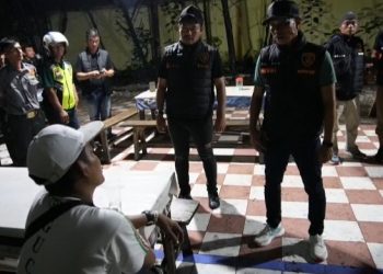 Polsek Ratu Samban Amankan Penjual Tuak Bandel dan Gelar Skrining HIV Mendadak di Kosan