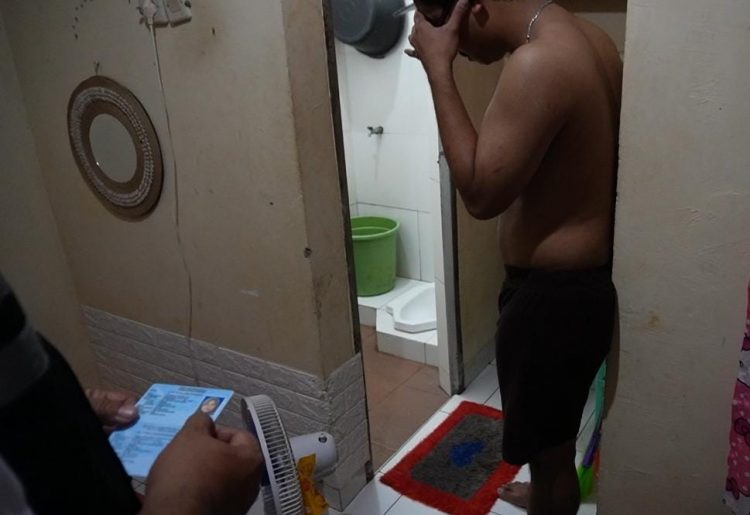 Razia Kontrakan, Satpol PP Kota Temukan Pasangan Diduga Kumpul Kebo dan Puluhan Alat Kontrasepsi Bekas