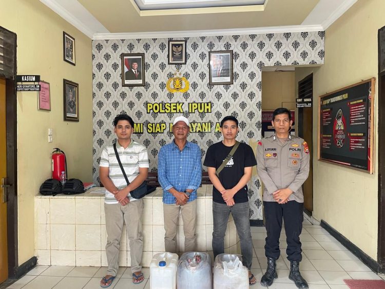 Operasi Pekat di Ipuh, Polisi Amankan Tiga Jerigen Tuak dari Toko Penjual Miras