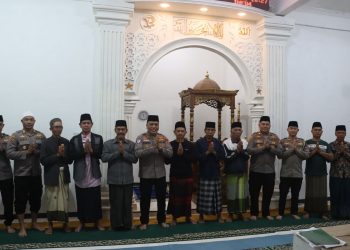Subuh Keliling, Kapolres Kepahiang Salurkan Bantuan Sembako untuk Masyarakat