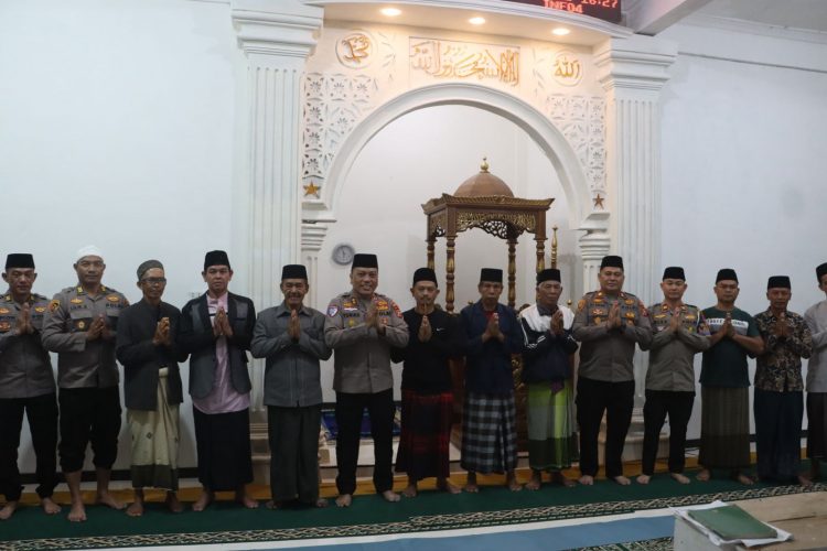 Subuh Keliling, Kapolres Kepahiang Salurkan Bantuan Sembako untuk Masyarakat