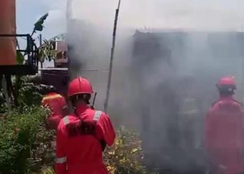 Diduga Korsleting Kulkas, Rumah di Sukarami Ludes Terbakar