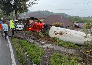 Tabrakan Truk LPG dan Pick Up di Suban Ayam, Lima Orang Terluka