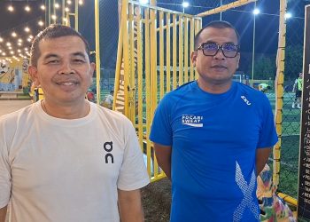 Kapolresta Bengkulu dan Personel Beradu Skill Menggocek Bola dengan Wartawan