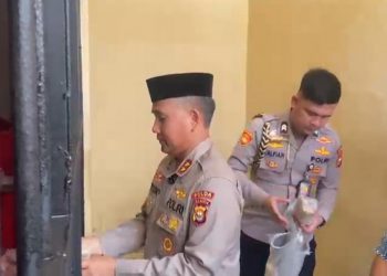 Jumat Berkah, Kapolda Bengkulu Irjen Pol. Mardiyono Masuk Ruang Tahanan Bawa Nasi Kotak